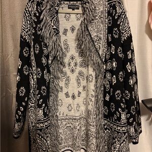 Black and White Patterned Women's Sweater